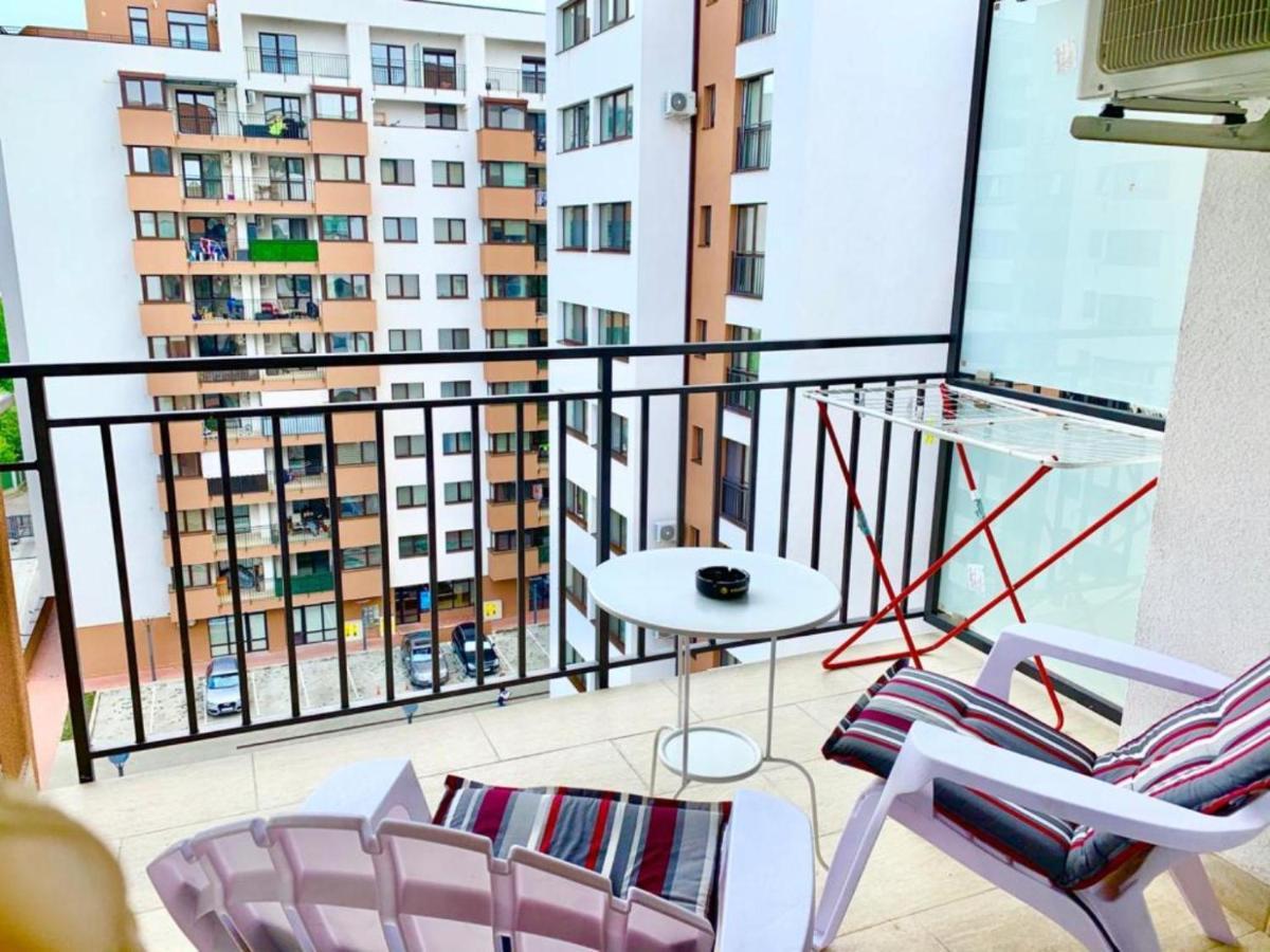 Big & Cosy Apartment With 3 Double Beds & 2 Bathrooms 雅西 外观 照片