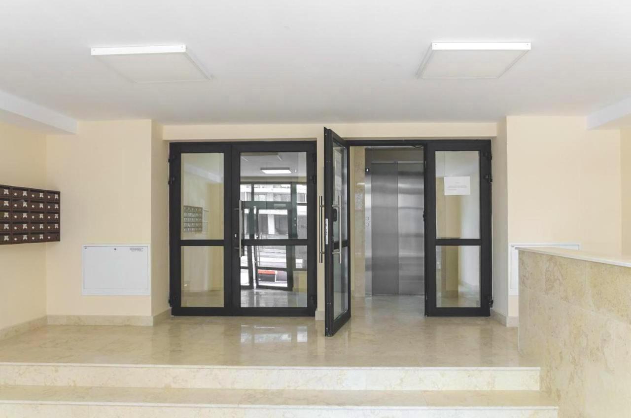 Big & Cosy Apartment With 3 Double Beds & 2 Bathrooms 雅西 外观 照片