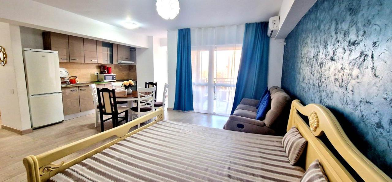 Big & Cosy Apartment With 3 Double Beds & 2 Bathrooms 雅西 外观 照片