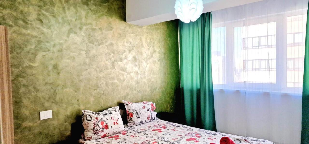 Big & Cosy Apartment With 3 Double Beds & 2 Bathrooms 雅西 外观 照片