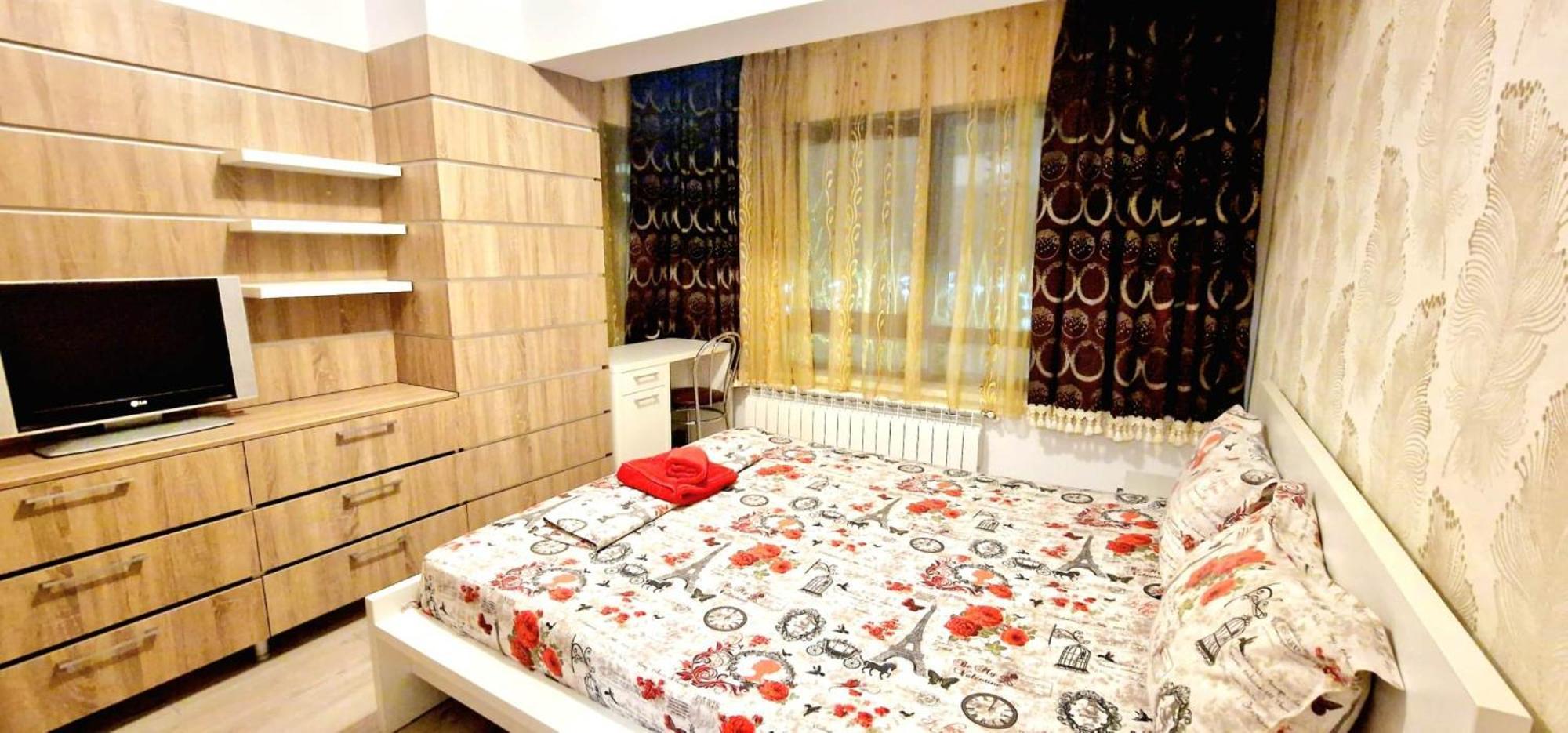 Big & Cosy Apartment With 3 Double Beds & 2 Bathrooms 雅西 外观 照片