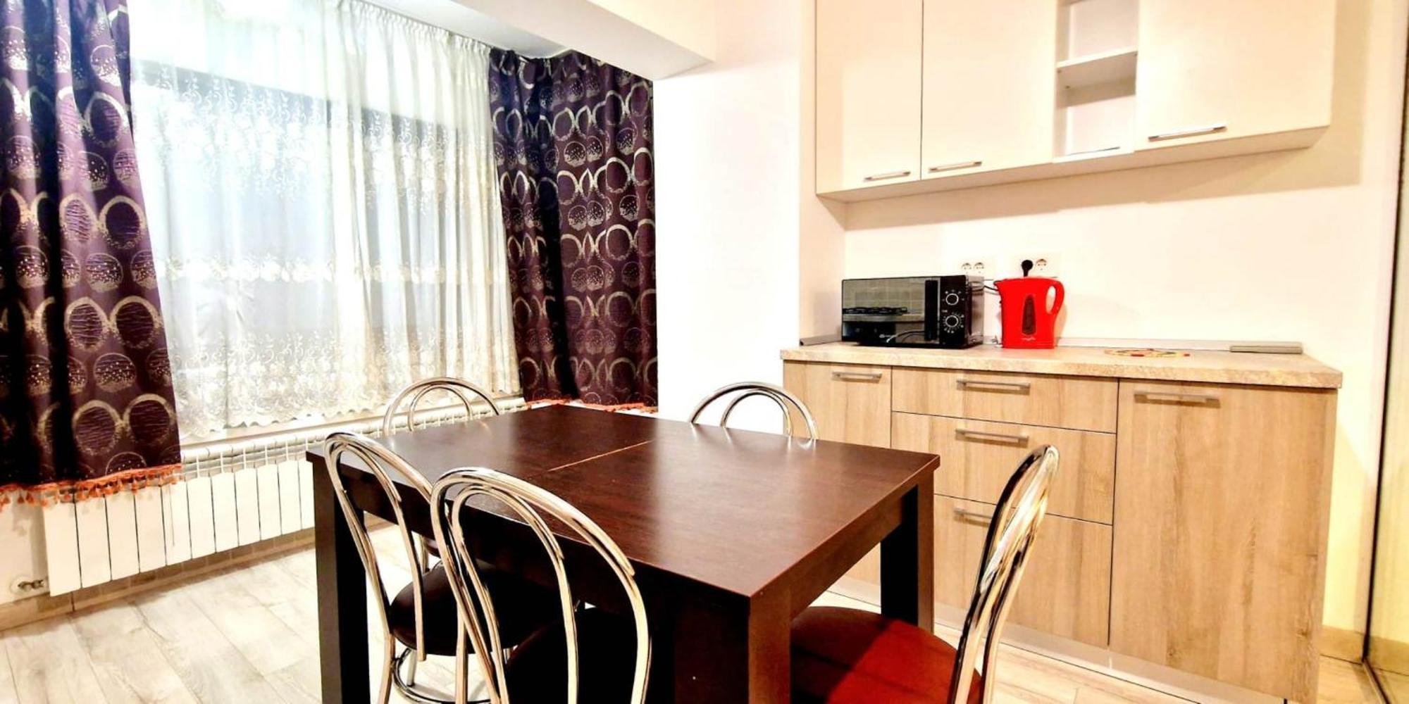Big & Cosy Apartment With 3 Double Beds & 2 Bathrooms 雅西 外观 照片